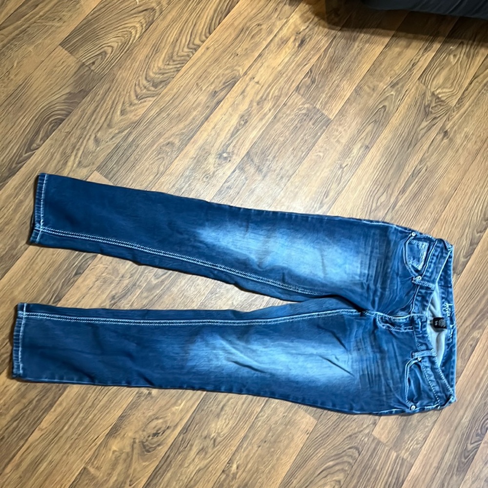 Ariya Jeans. Size 7/8. Pre-worn. Good condition.